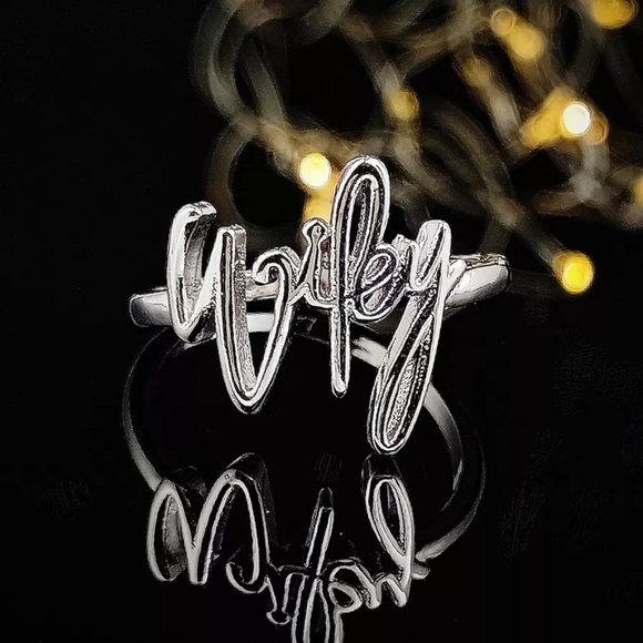 Trendy Wifey Ring - Picture 2 of 3